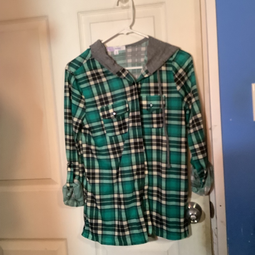 Women’s Trinhnology Long Sleeved hooded Plaid shirt Size M